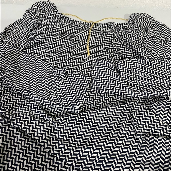 Michael Kors Chevron Print With Gold Chain Detail Blouse - Picture 7 of 8
